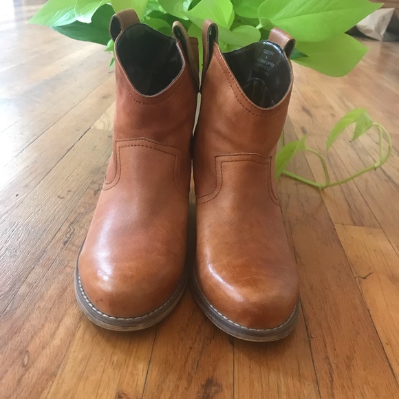 SOLD Steve Madden Ankle Leather Booties - Picture 4 of 8